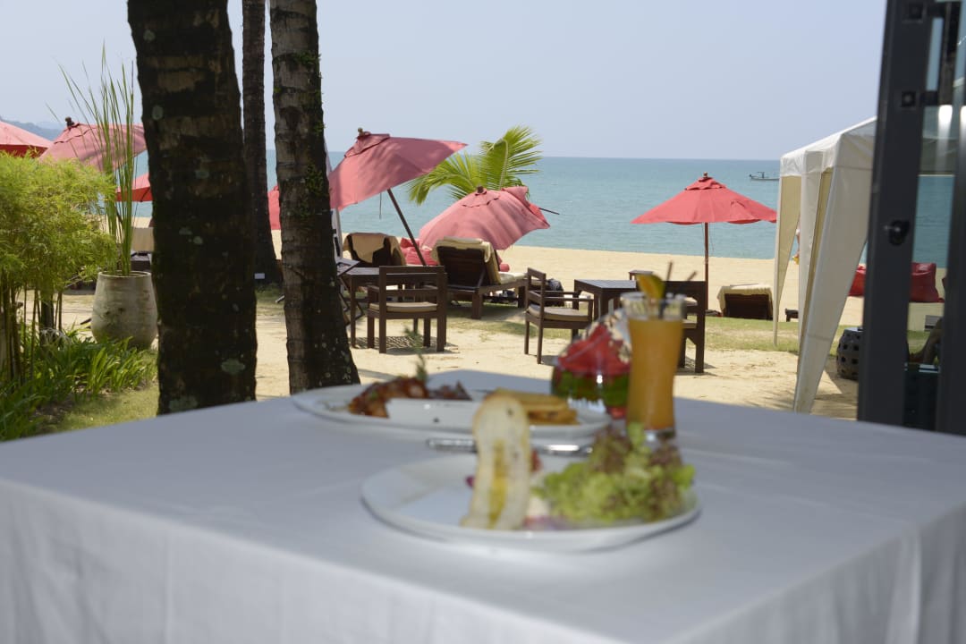 Speisen in der Sassi Bar Ramada Resort by Wyndham Khao Lak