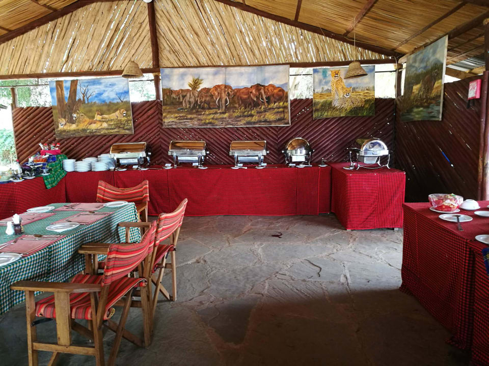 Buffet im Restaurant Sentrim Tsavo Lodge