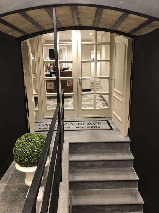 Lobby Caruso Place Boutique and Wellness Suite