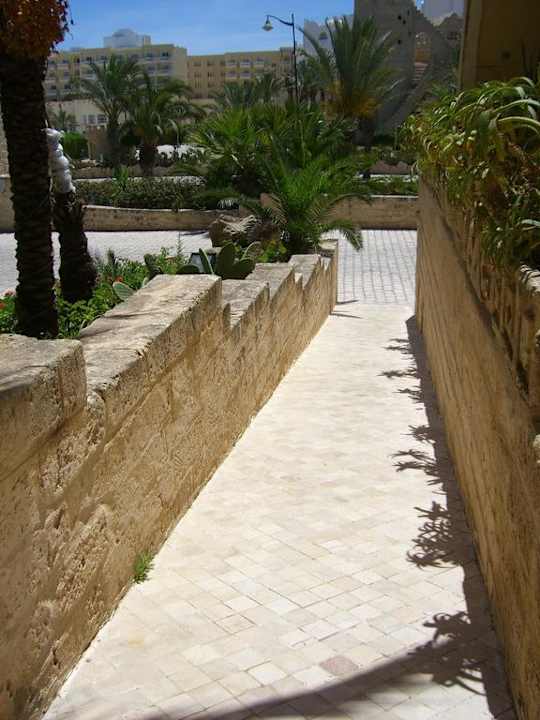 Der etwas steile Weg für Rollstuhlfahrer Hotel Chich Khan