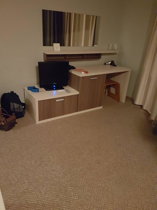 Fernseher und Kühlschrank Blue Orange Beach Resort