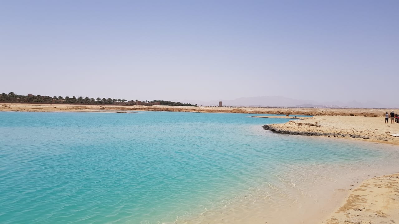 Linke Seite vom Hotelstrand Makadi Spa - Adults only