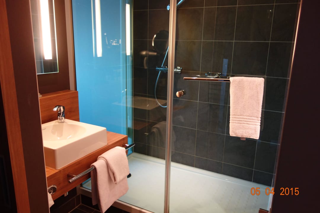 Waschbecken, Riesendusche, sauber, modern Hotel Mercure Den Haag Central