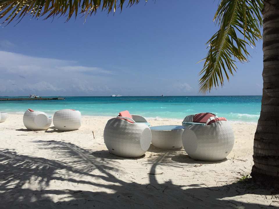 Dhonibar Meeru Maldives Resort Island