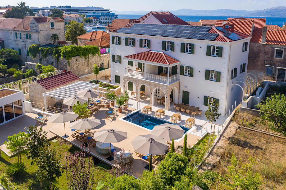 Außenansicht Hotel Brattia