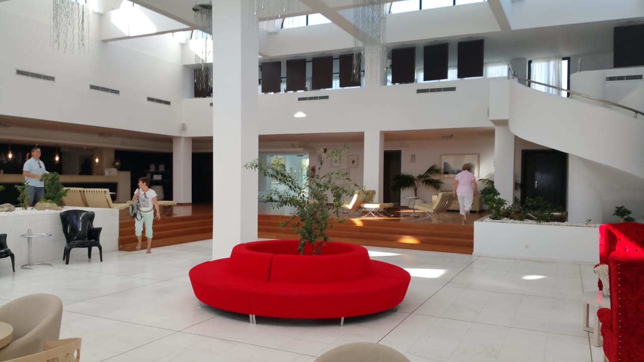 Die Empfangshalle TUI BLUE Oceanis Beach and Spa Resort