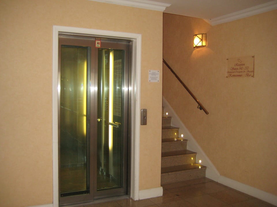 Lift/gepflegtes Treppenhaus Hotel Vier Jahreszeiten Kühlungsborn