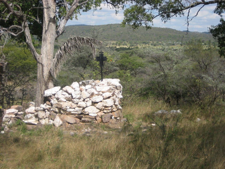 Freiluftkanzel beim Friedhof Ghaub Lodge