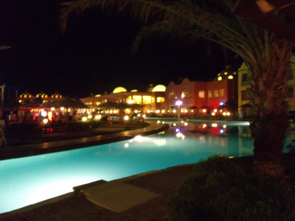 Bei Nacht Titanic Beach Spa & Aqua Park