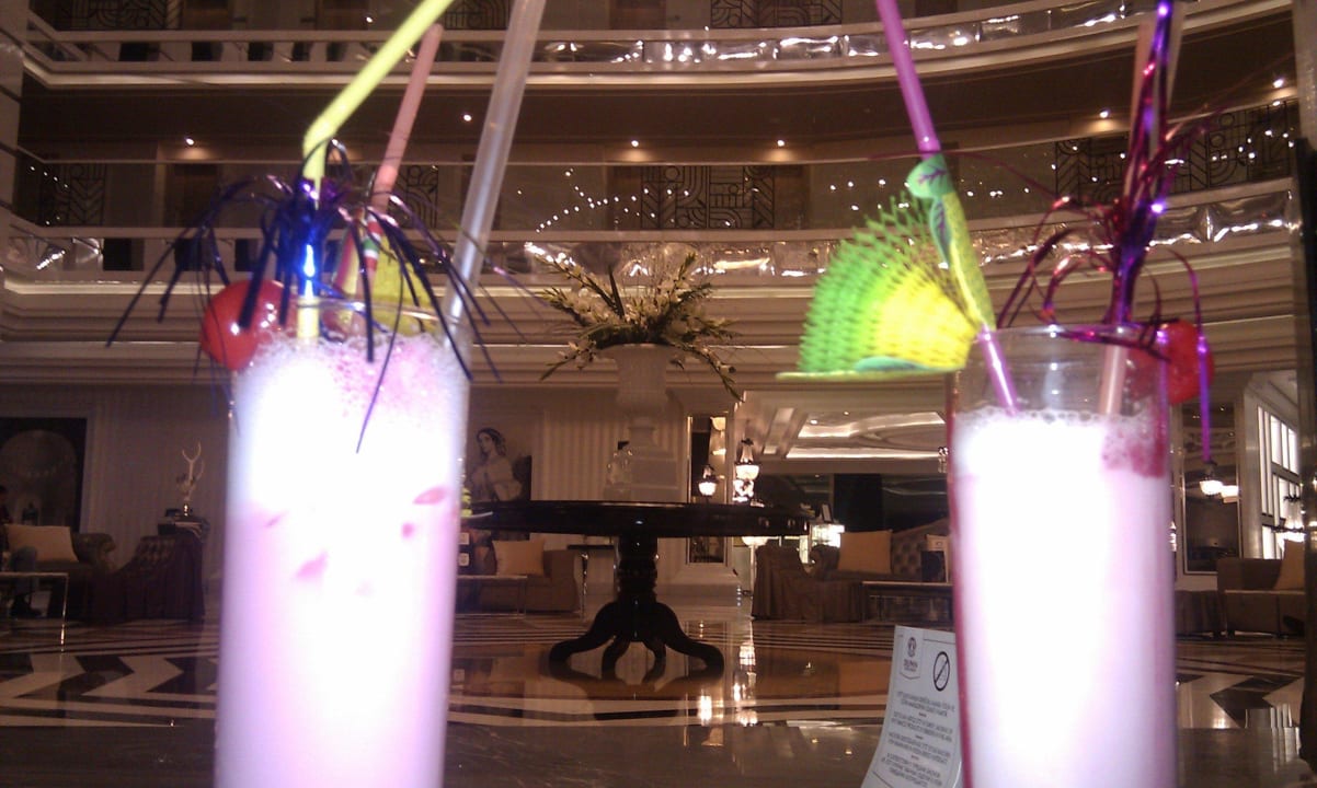 In dem Ambiente schmeckt der Cocktail Hotel Delphin Imperial