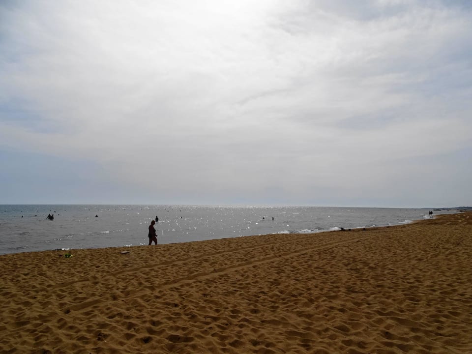 Schöner Sandstrand Alba Queen Hotel