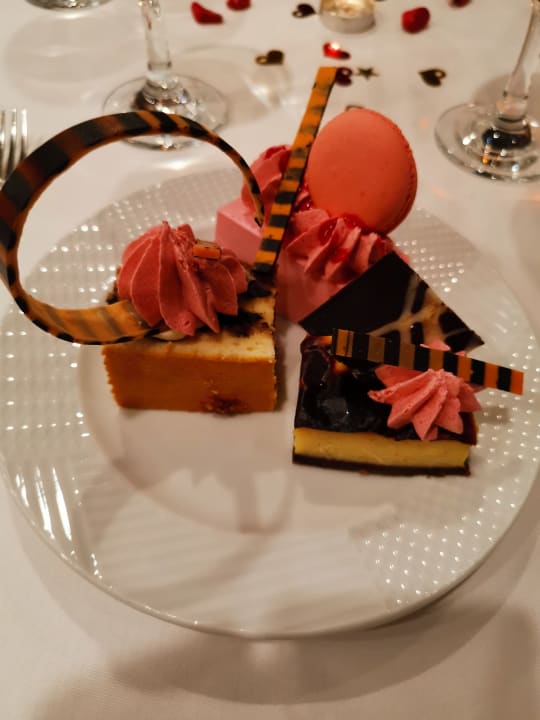 Gastro The Sense Deluxe Hotel
