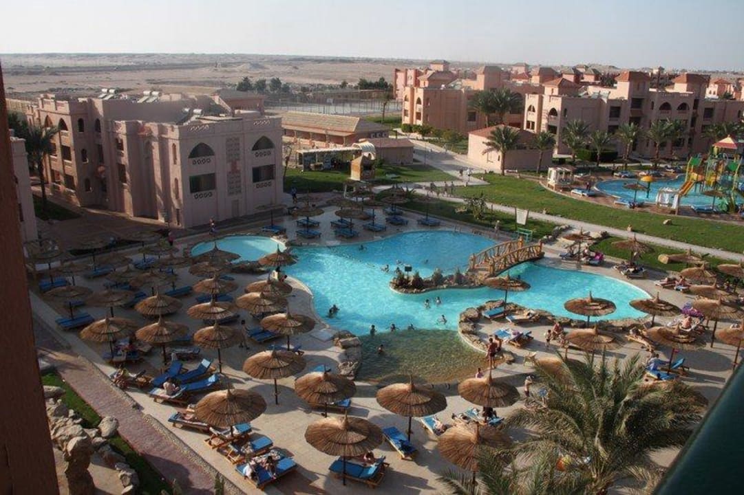 Widok z dużych zjeżdżalni Pickalbatros Aqua Park Resort - Hurghada