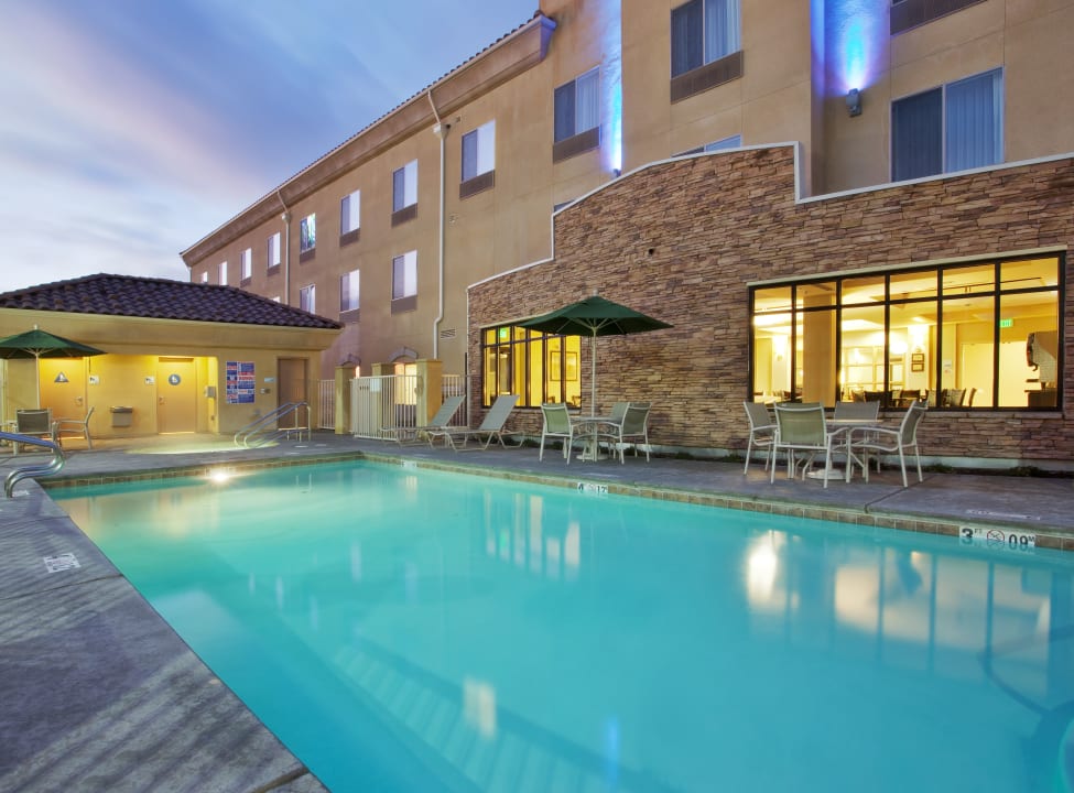 Pool Holiday Inn Express & Suites Merced - Yosemite Natl Pk Area