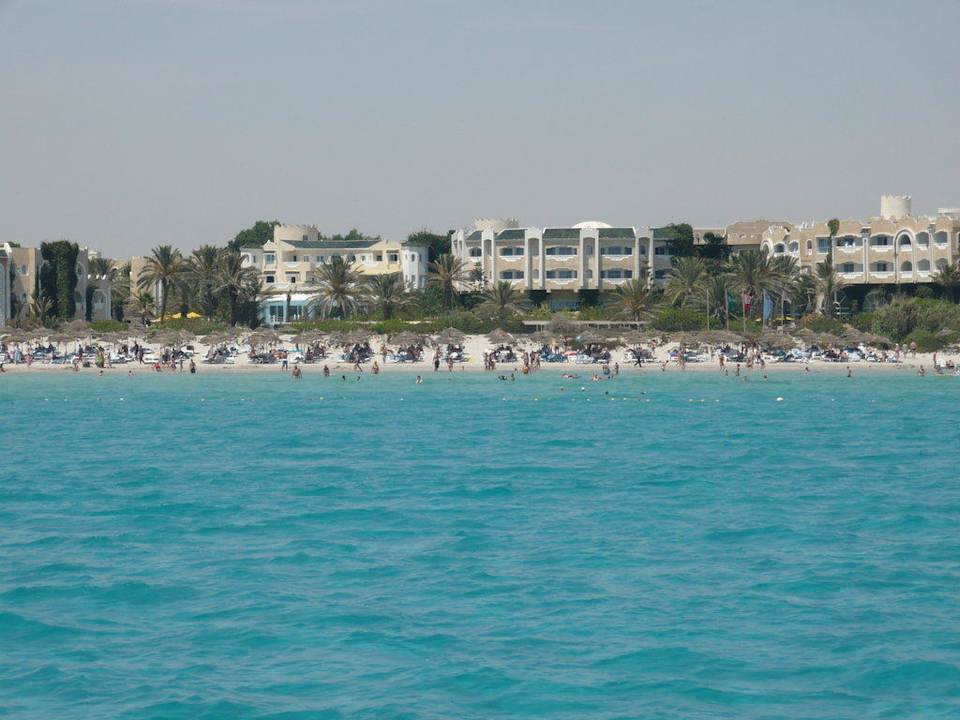 Blick vom Piratenschiff zum Hotel Mahdia Beach & Aquapark