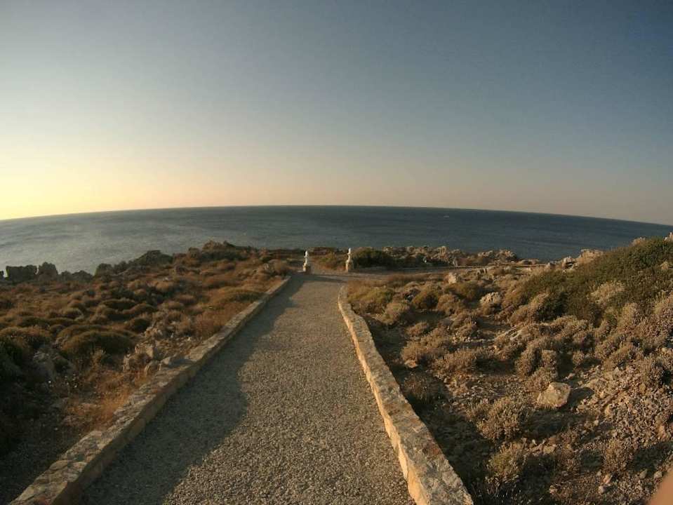 Weg zum Strand Hotel Kalithea Horizon Royal