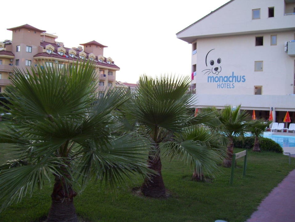 Garten Side Breeze Hotel