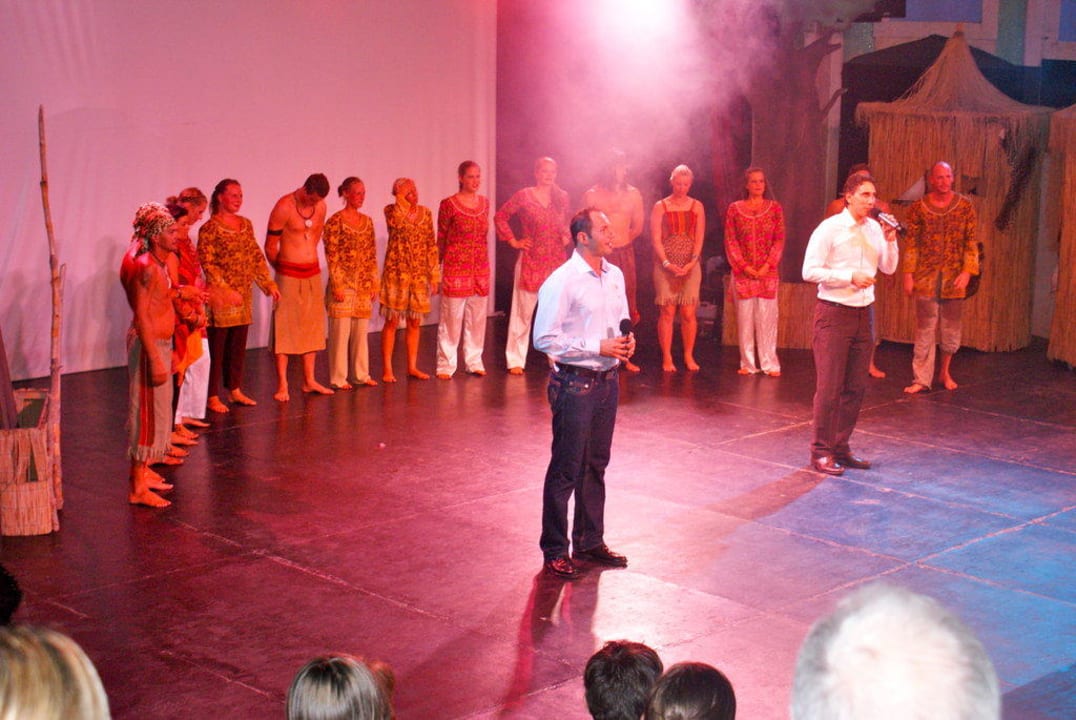 Mama Africa Show mit Club- & Animationschef ROBINSON PAMFILYA