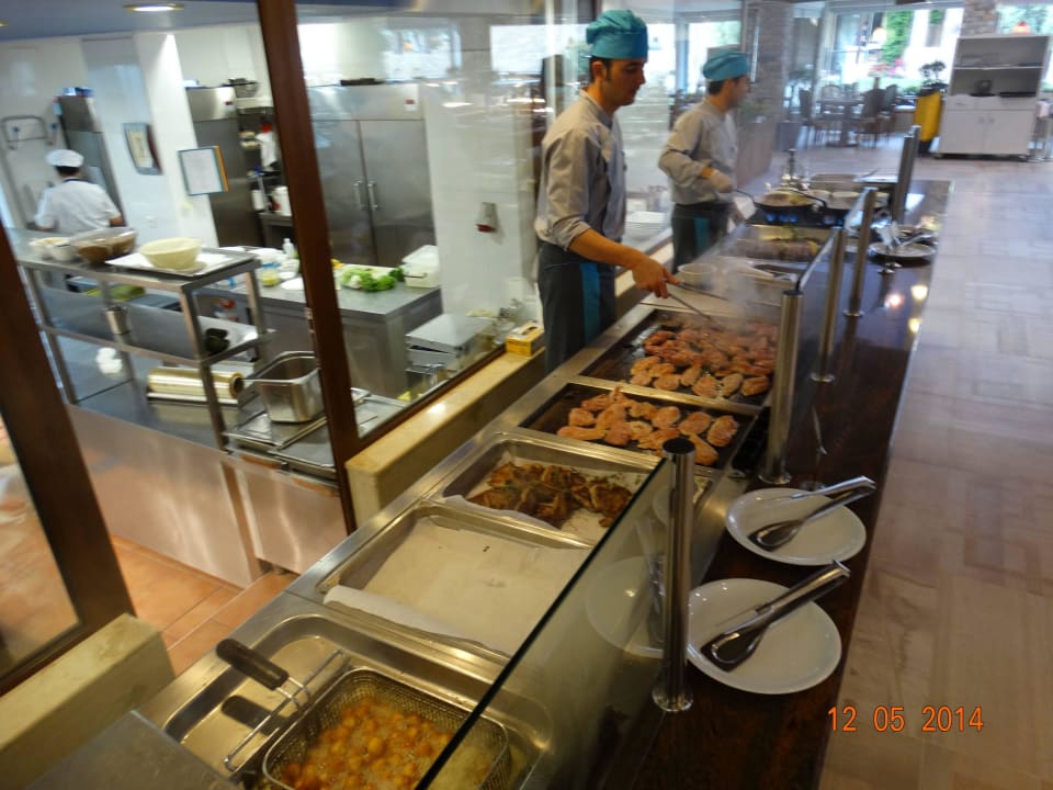 Restaurant Crew Anthemus Sea Beach Hotel & Spa