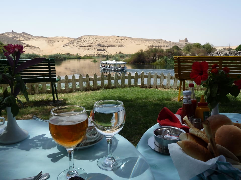 Mittagessen in traumhafter Umgebung Pyramisa Island Hotel Aswan