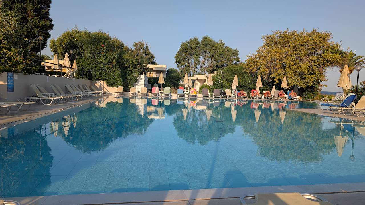 Pool Sol Cosmopolitan Rhodes