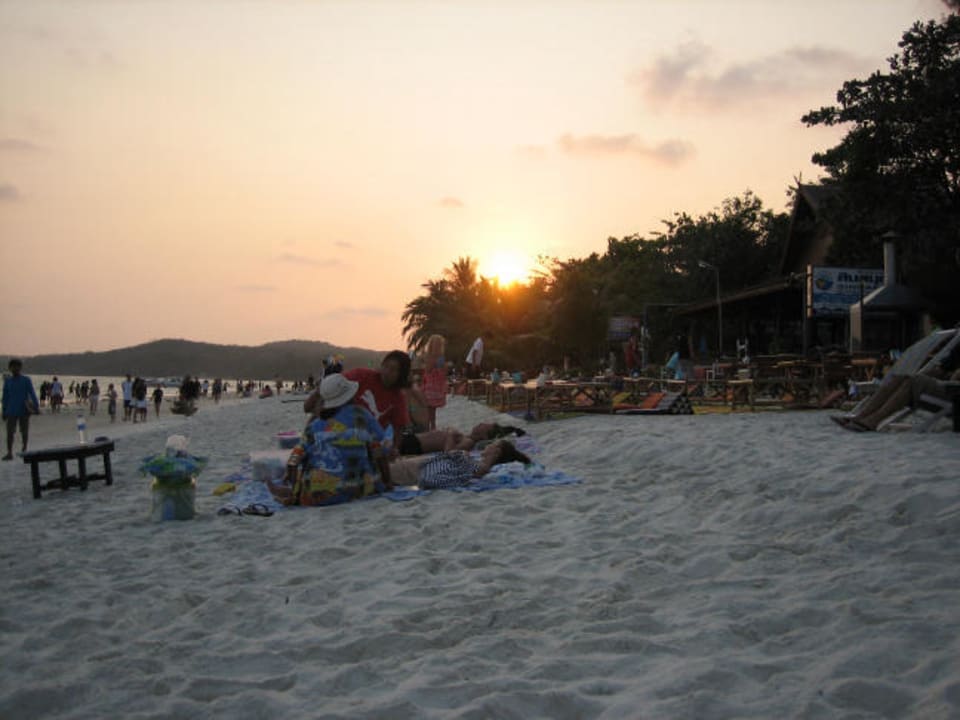 Sonnenuntergang am Strand Sai Kaew Beach Resort