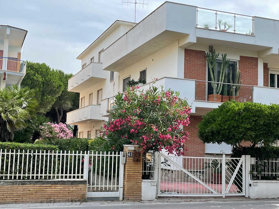 Außenansicht Dove il tramonto incontra il mare, attico panoramico a due passi dalla spiaggia