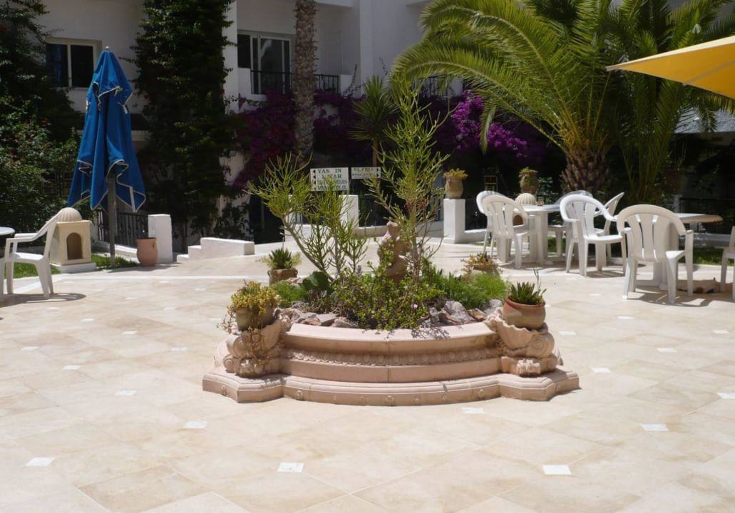 Innenhof Hotel Nesrine