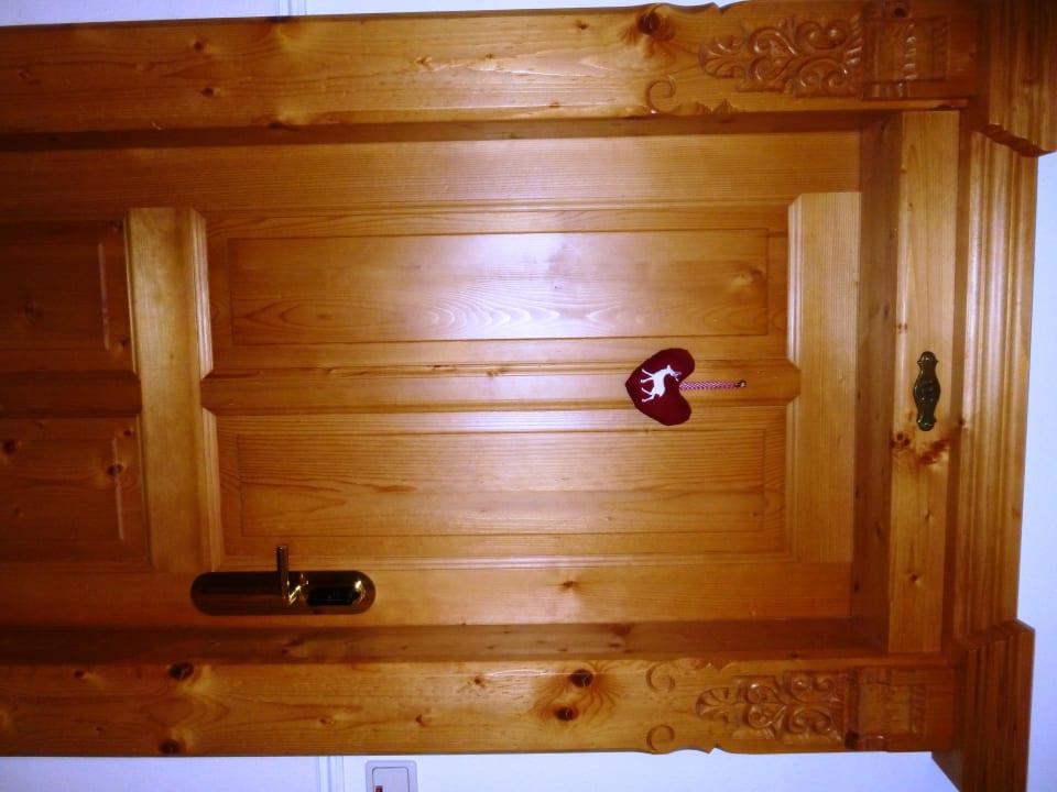 Tür mit Hirsch Alpines Gourmet Hotel Montanara