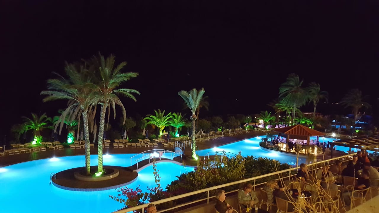 Poolanlage am Abend (von der Bar aus) Rodos Princess Beach Hotel & Spa