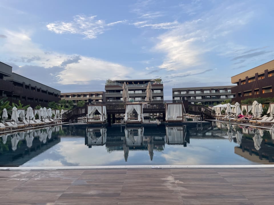 Pool Jacaranda Luxury Resort