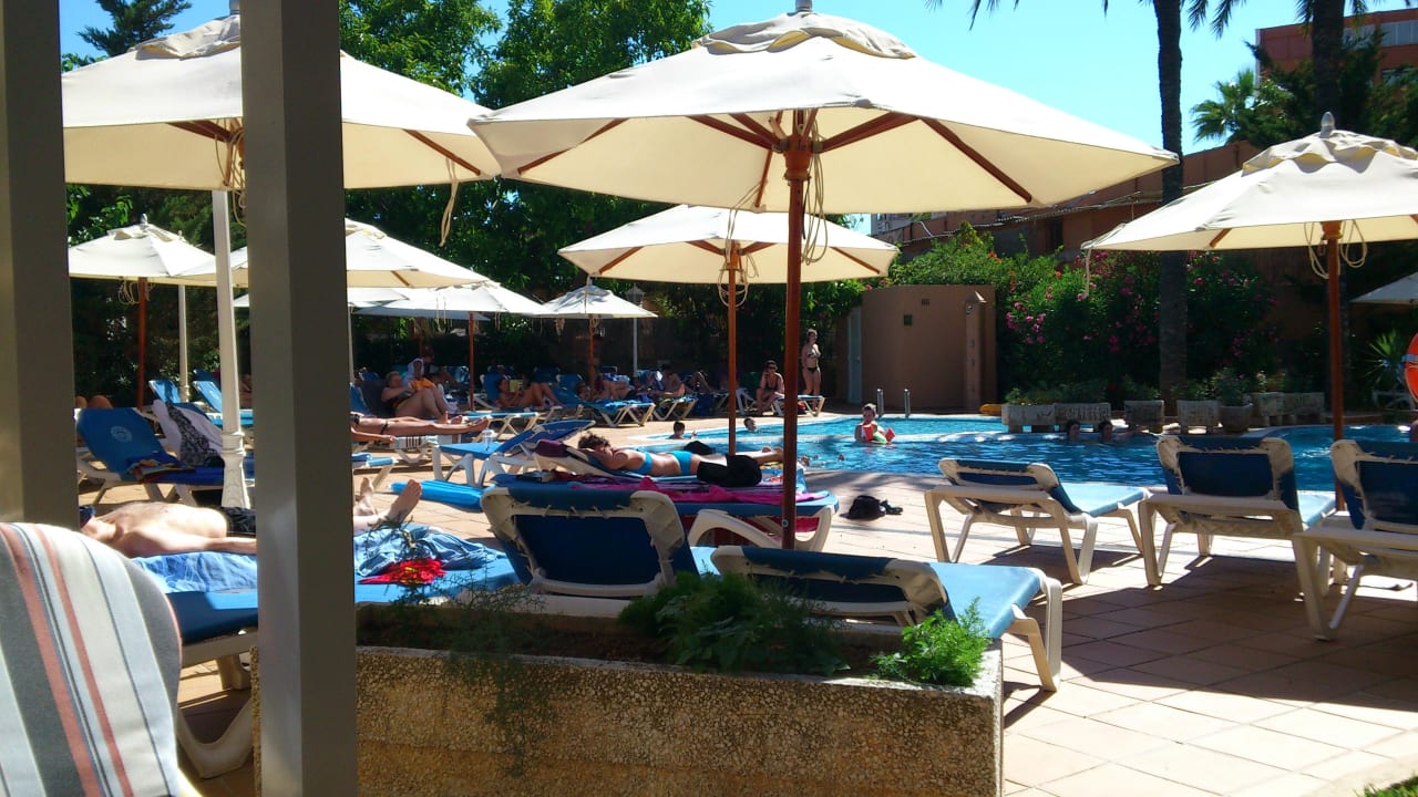 Liegen am Pool Valentin Reina Paguera