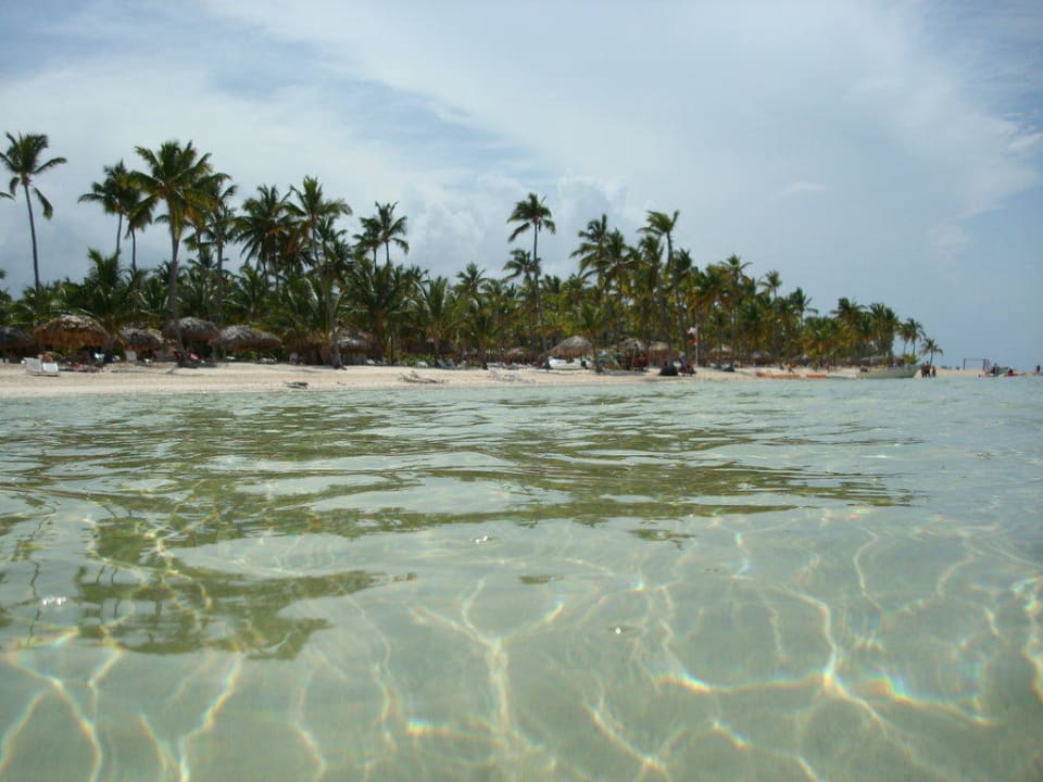 Aussicht vom Wasser zum Royal Strand Catalonia Royal Bavaro - Adults only