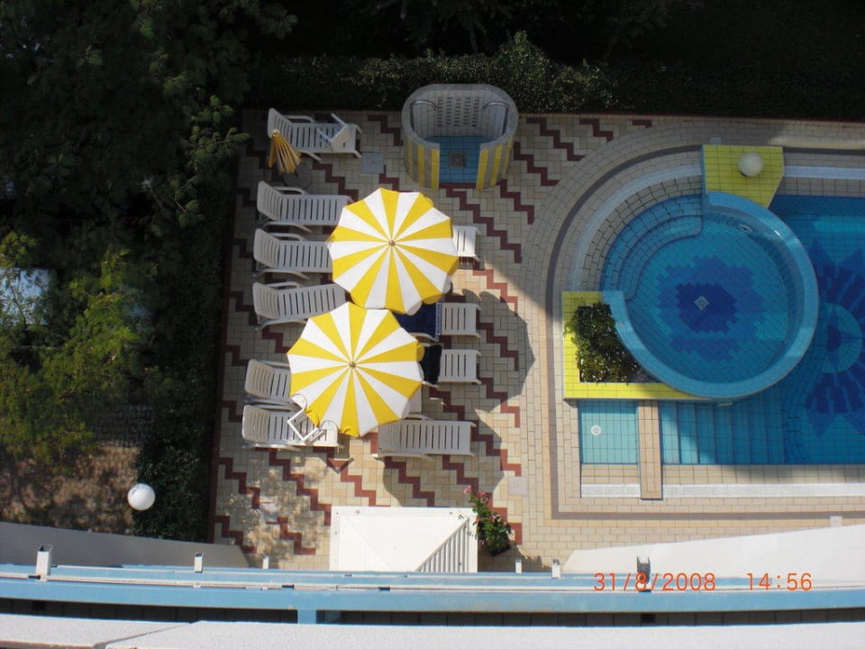 Pool von oben Princess Aparthotel