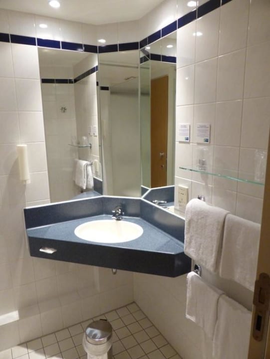 Łazienka Holiday Inn Express Frankfurt - Airport