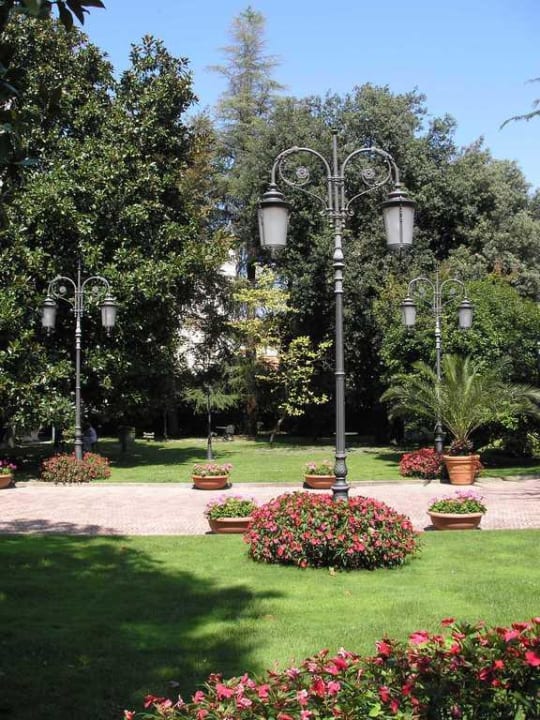 Hotelgarten Einfahrt Hotel Terme Mioni Pezzato