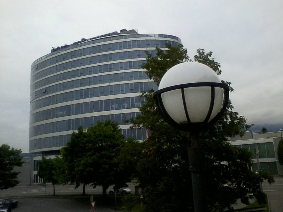 Das Hotel mit ovalem Grundriss Four Points by Sheraton Panoramahaus Dornbirn