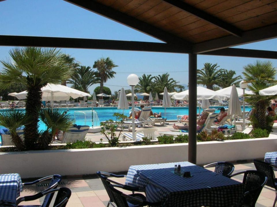 Snackbar mit Blick auf den Pool Lagas Aegean Village