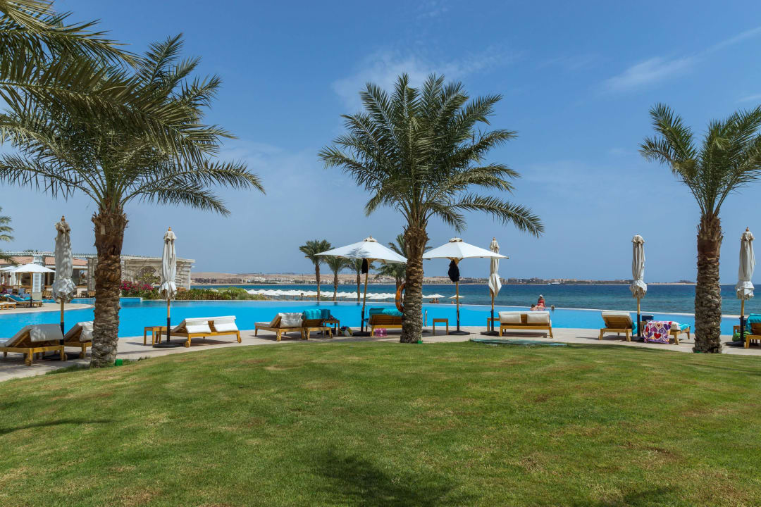 Palmen und Pool Baron Palace Sahl Hasheesh