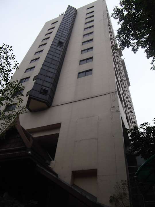 Hotel mit Blick vom Eingang Pinnacle Lumpinee Park Hotel