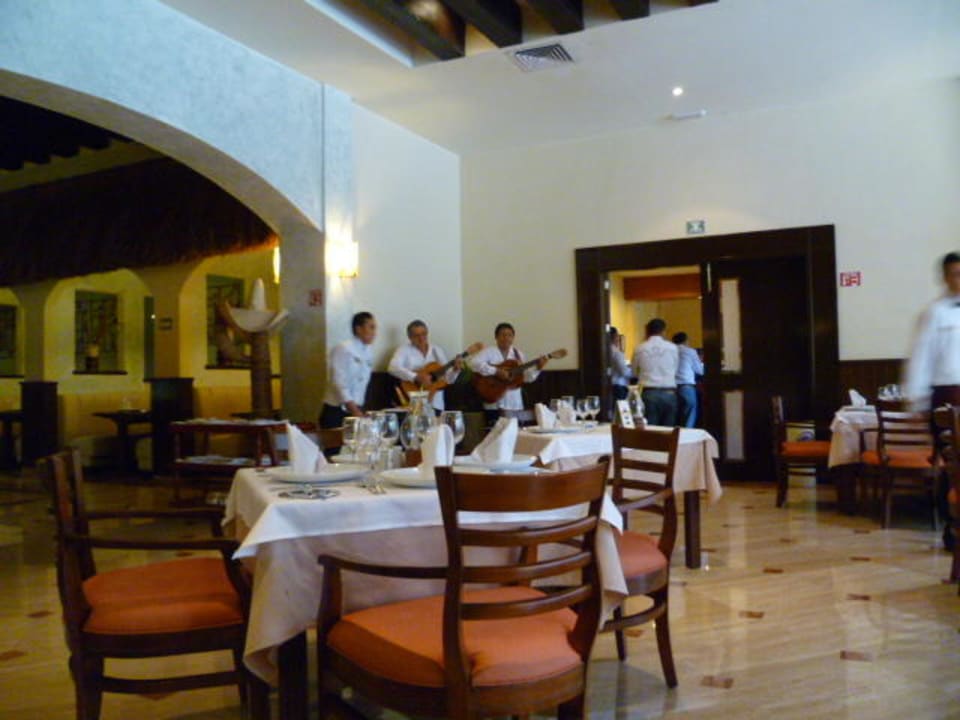 Das Ribs and More Restaurant Grand Palladium Select White Sand Resort & Spa