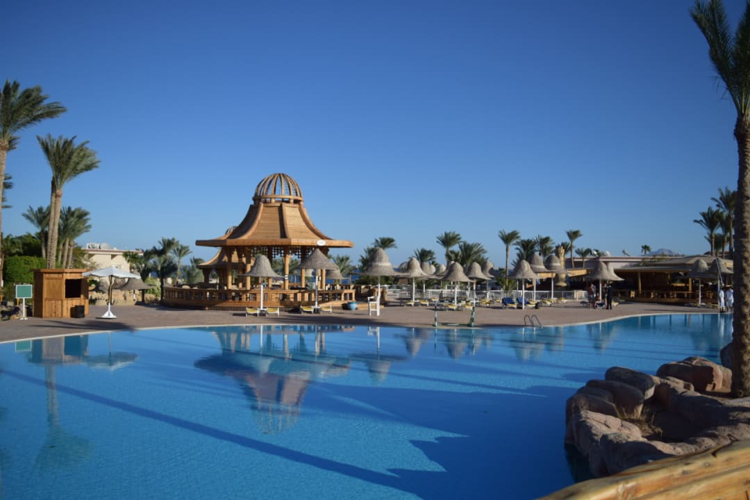 Pool Parrotel Beach Resort