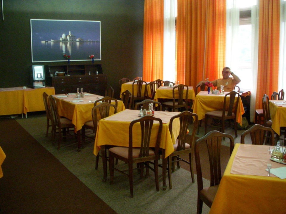 Speisesaal im Olympic Hotel Azul Beach Resort Montenegro by Karisma