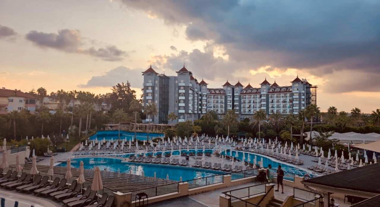 Pool Side Mare Resort & Spa