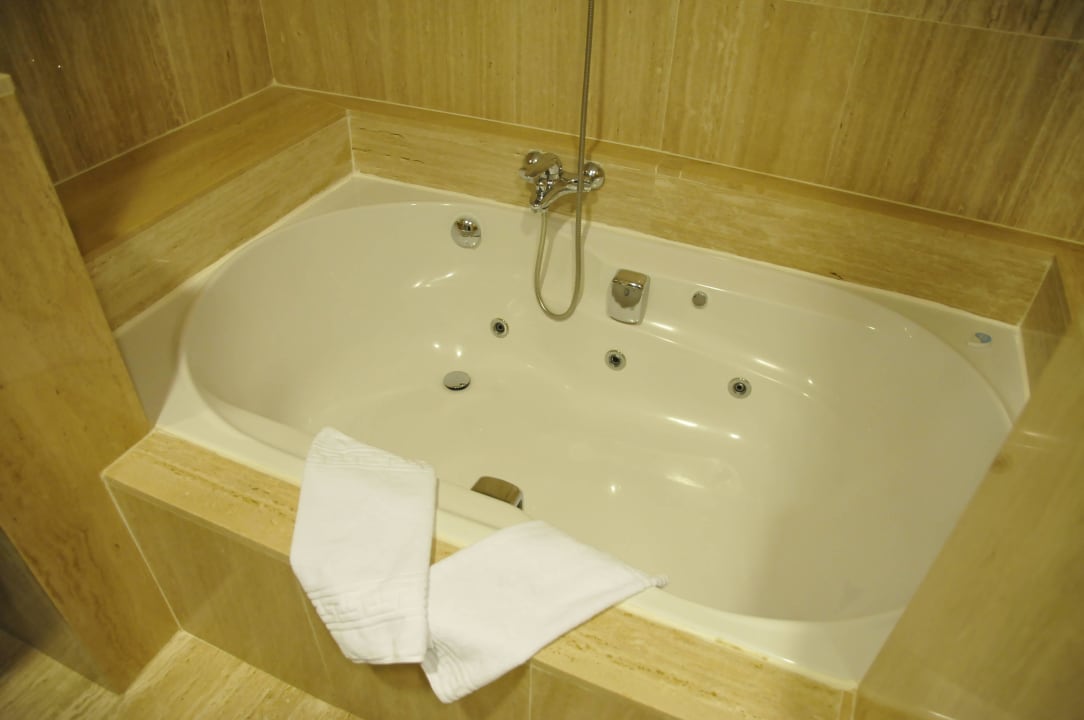 Royal Suite unsere Whirlpoolbadewanne R2 Rio Calma Hotel & Spa & Conference