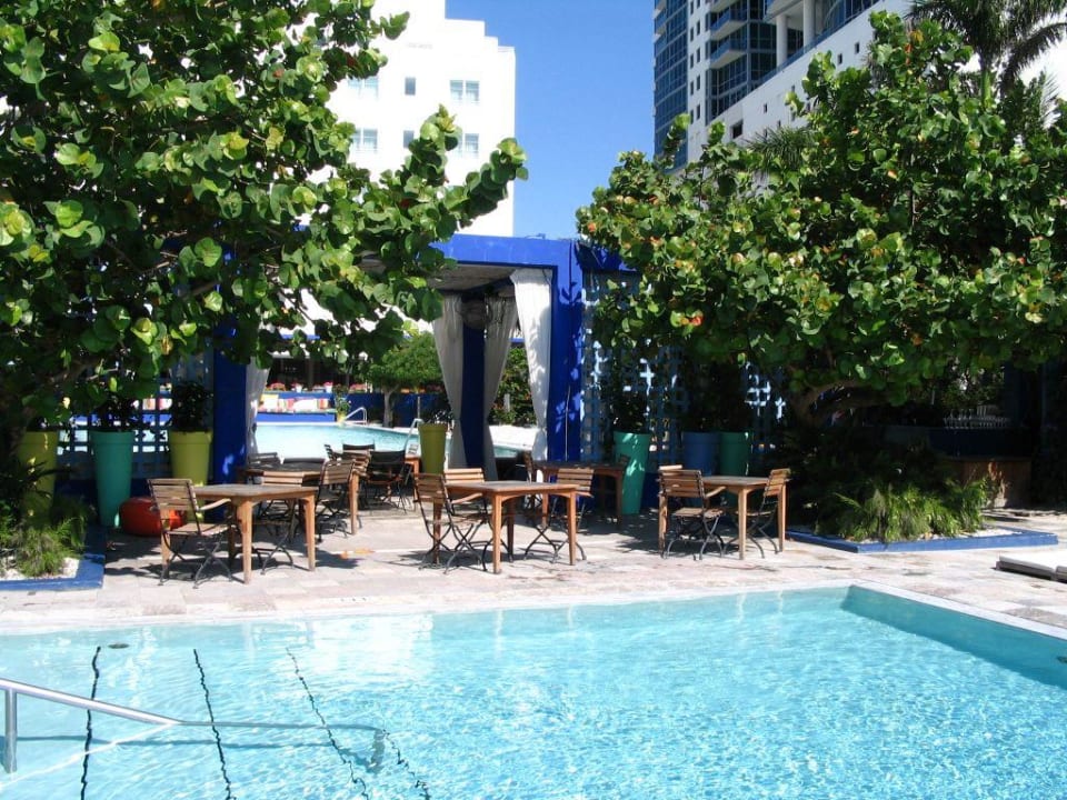 Poolansicht Hotel The Shore Club