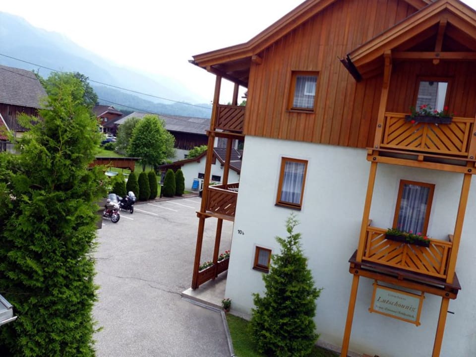 Nebengebäude / Parkplatz / Appartements Gästehaus Lutschounig