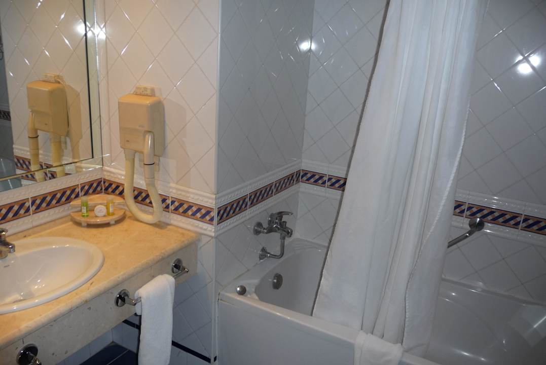 Zimmer 379 Memories Miramar Havana