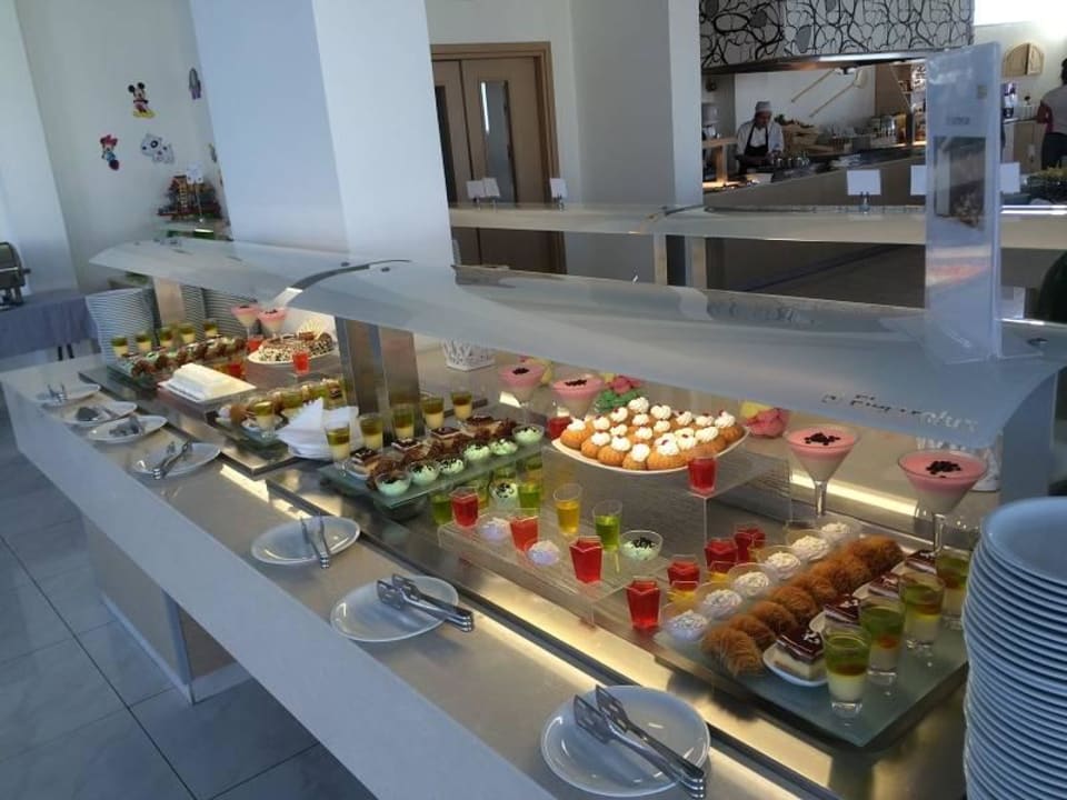 Mittagsbuffet 2 Asterias Beach Resort