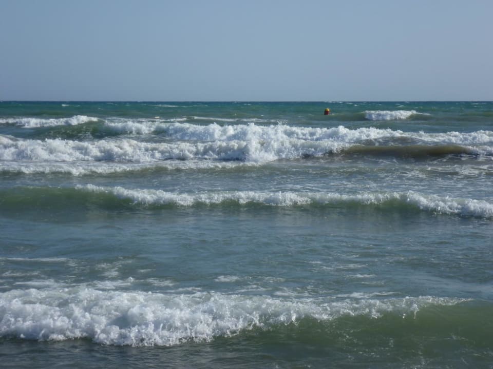 Hohe Wellen nach starkem Wind, toll  Sunis Kumköy Beach Resort Hotel & Spa
